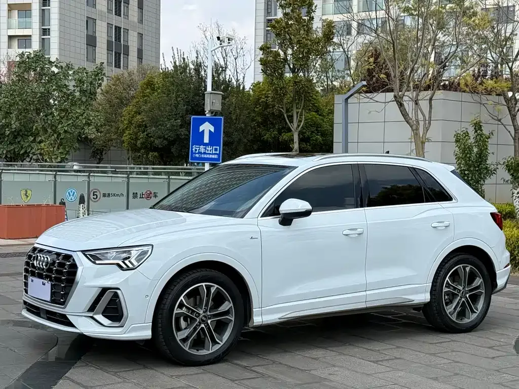Audi Q3 — фото 1