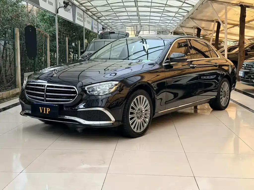 Mercedes-Benz E-Class — фото 1