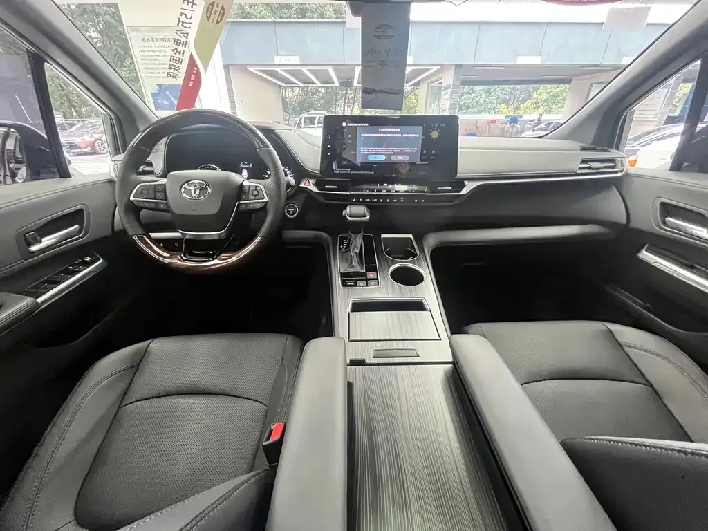 Toyota Sienna 2024 из CN, фото 8