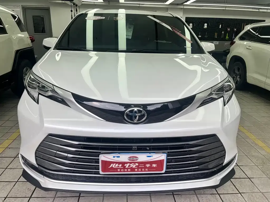 Toyota Sienna 2024 из CN, фото 4