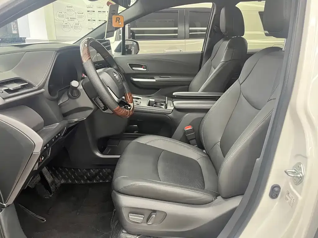 Toyota Sienna 2024 из CN, фото 7