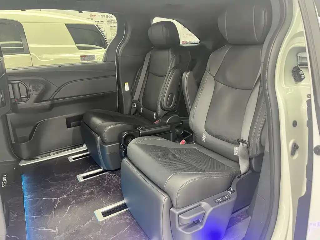 Toyota Sienna 2024 из CN, фото 9