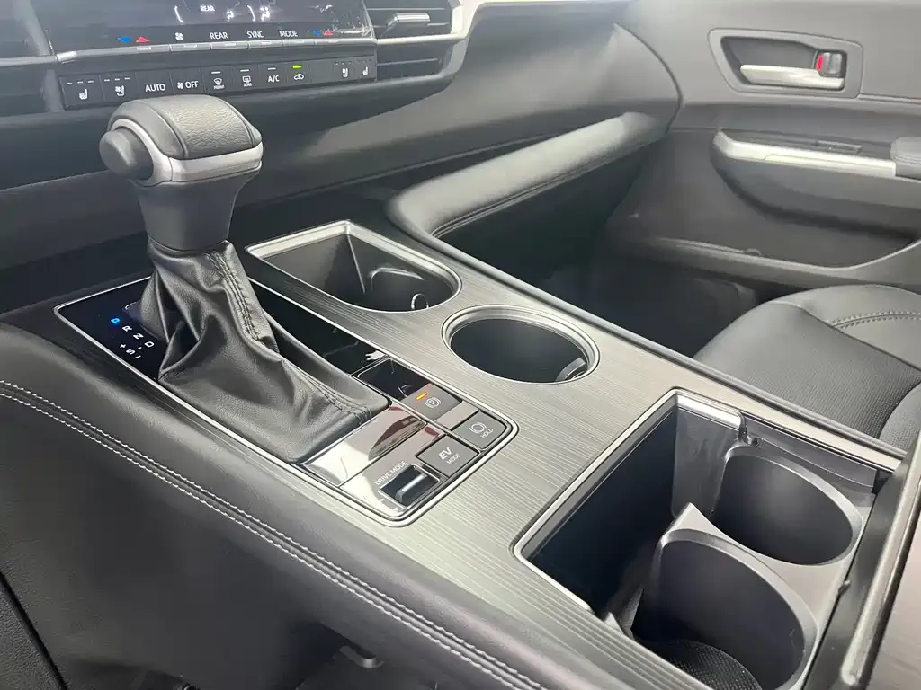 Toyota Sienna 2024 из CN, фото 3
