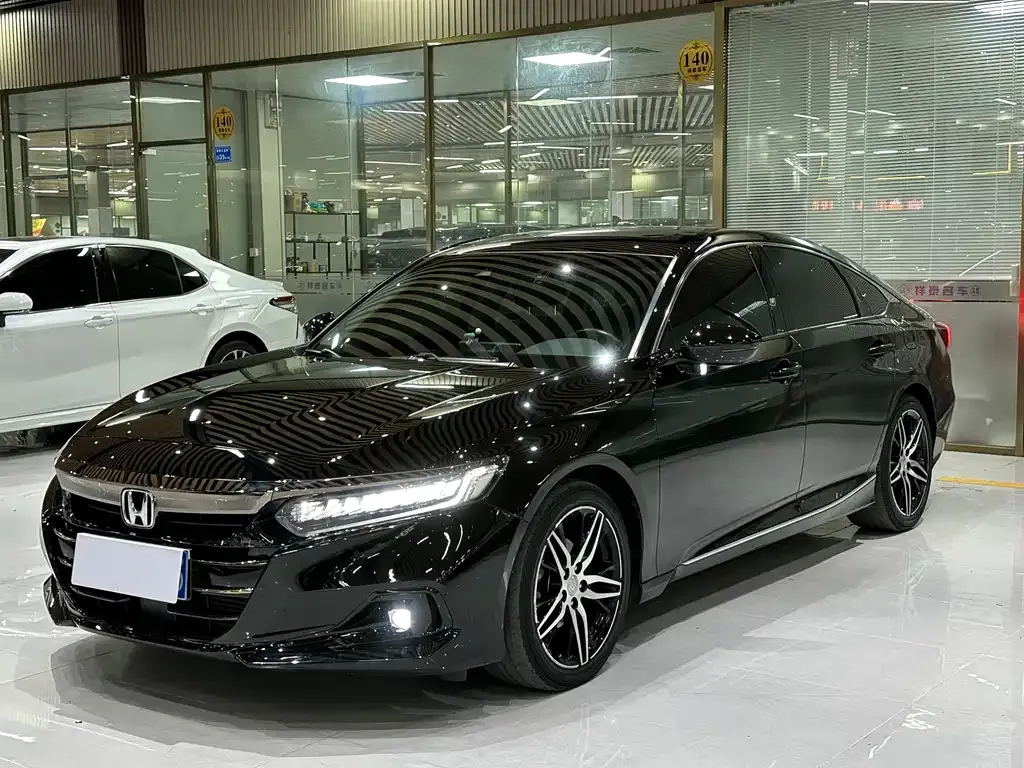 Honda Accord — фото 1