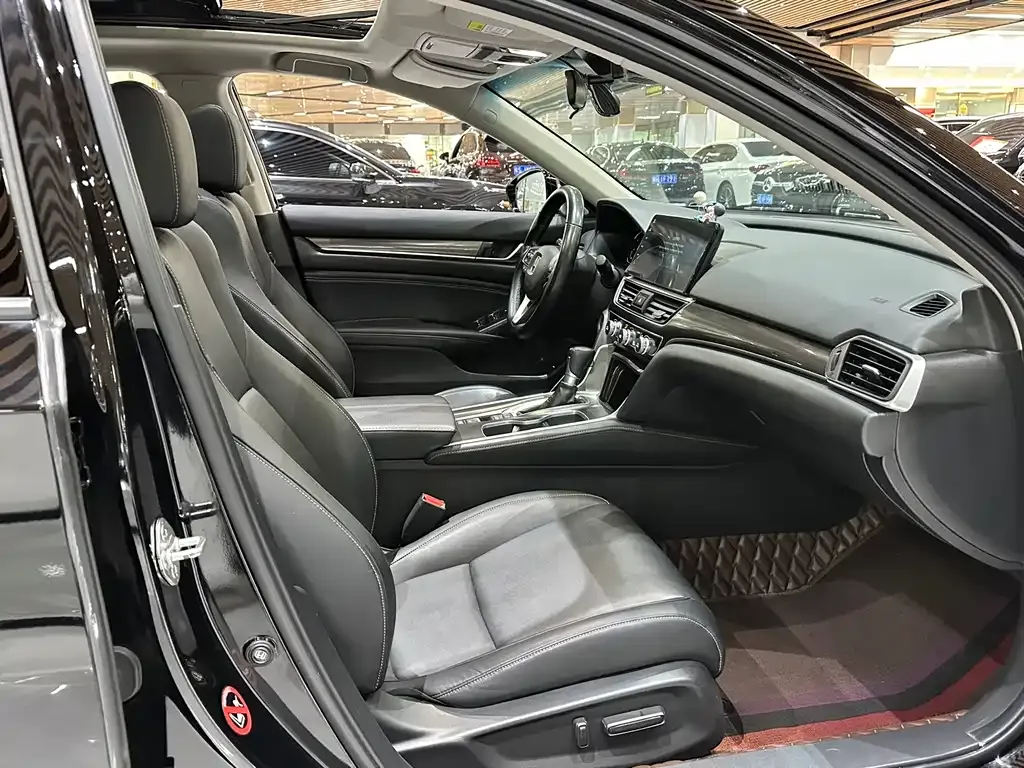 Honda Accord — фото 10