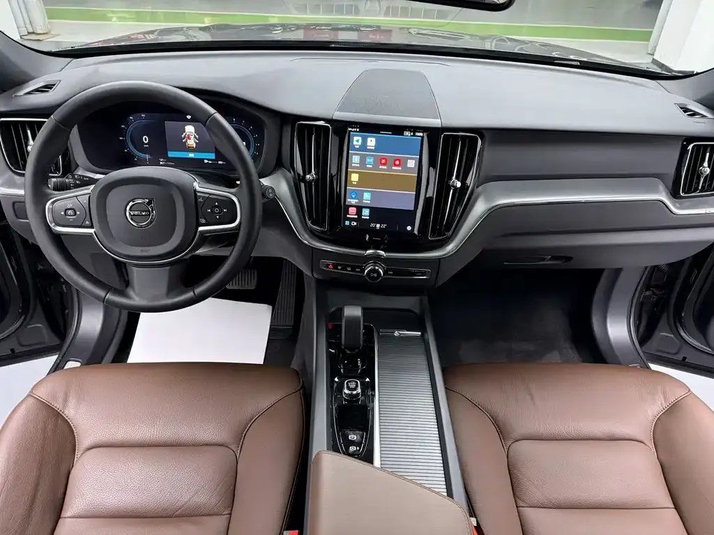 Volvo XC60 2025 из CN, фото 2
