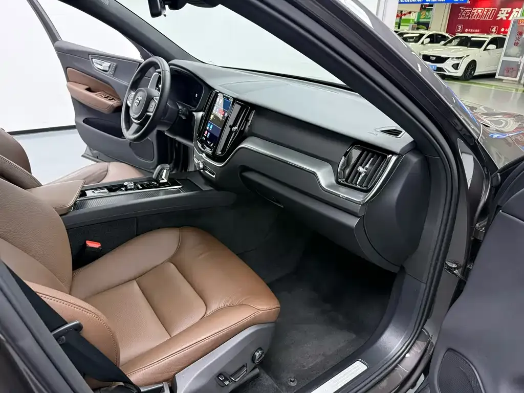 Volvo XC60 2025 из CN, фото 9