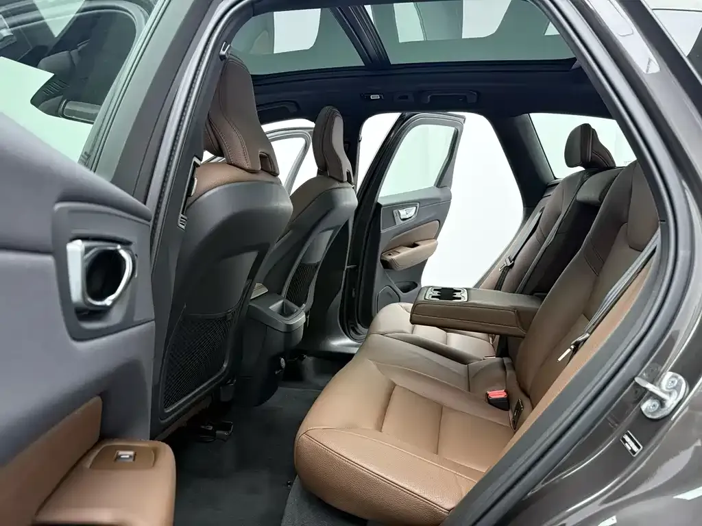 Volvo XC60 2025 из CN, фото 8