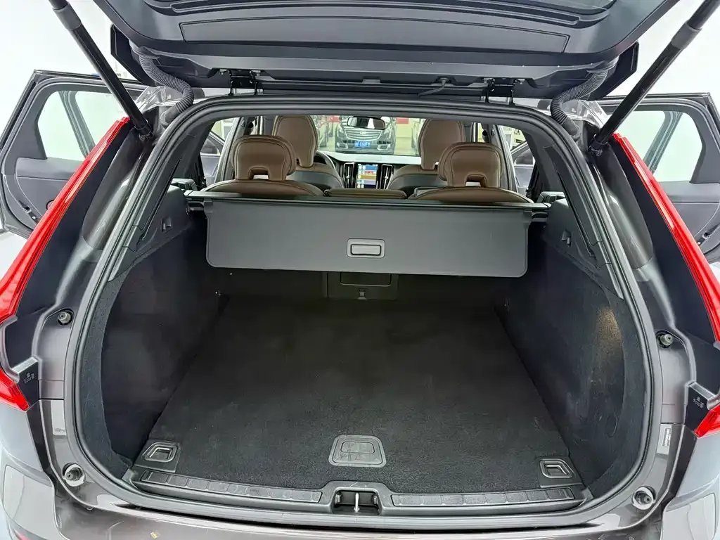 Volvo XC60 2025 из CN, фото 10