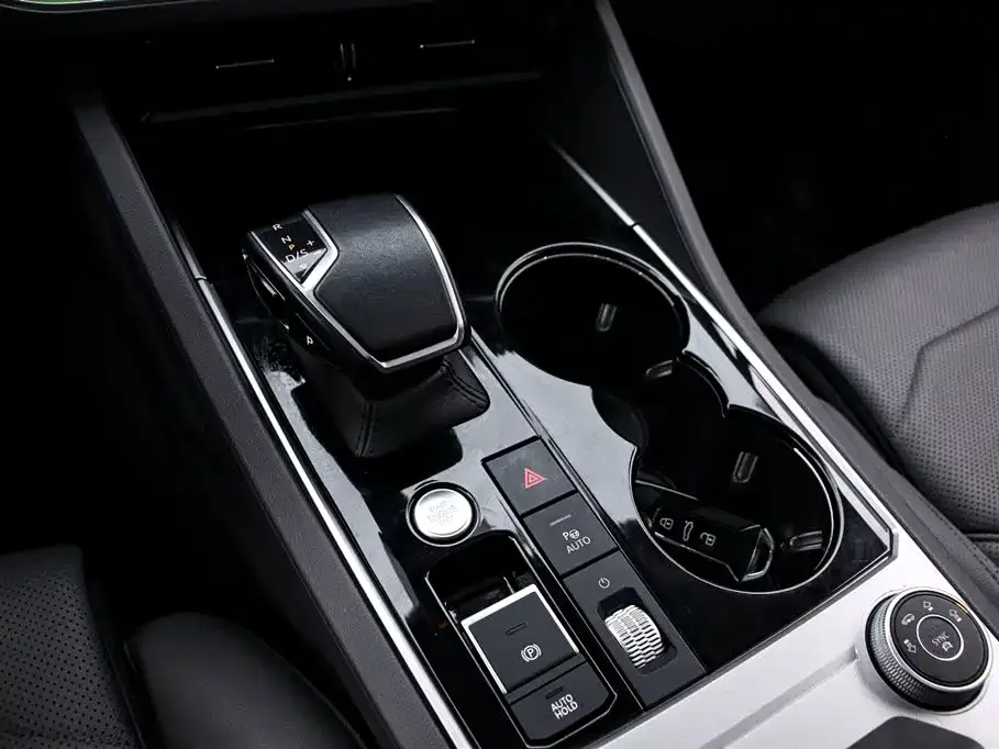 Volkswagen Touareg 2022 из CN, фото 8