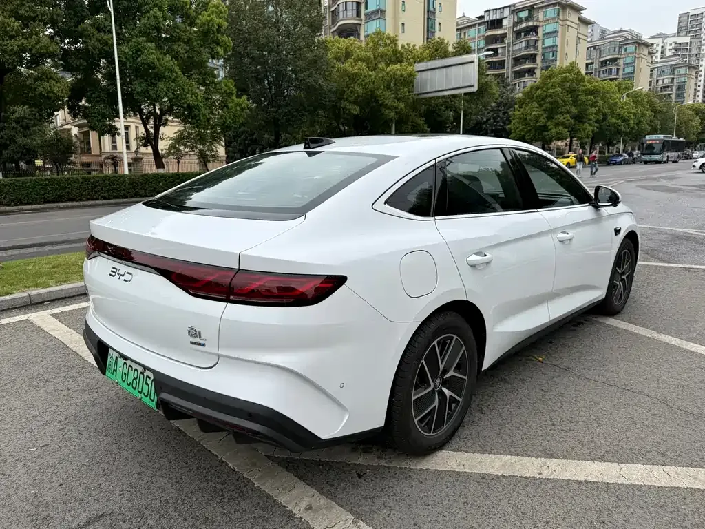 BYD Qin L — фото 9
