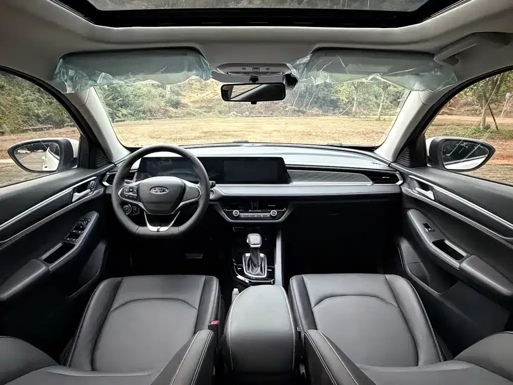 Ford Escort 2022 из CN, фото 8