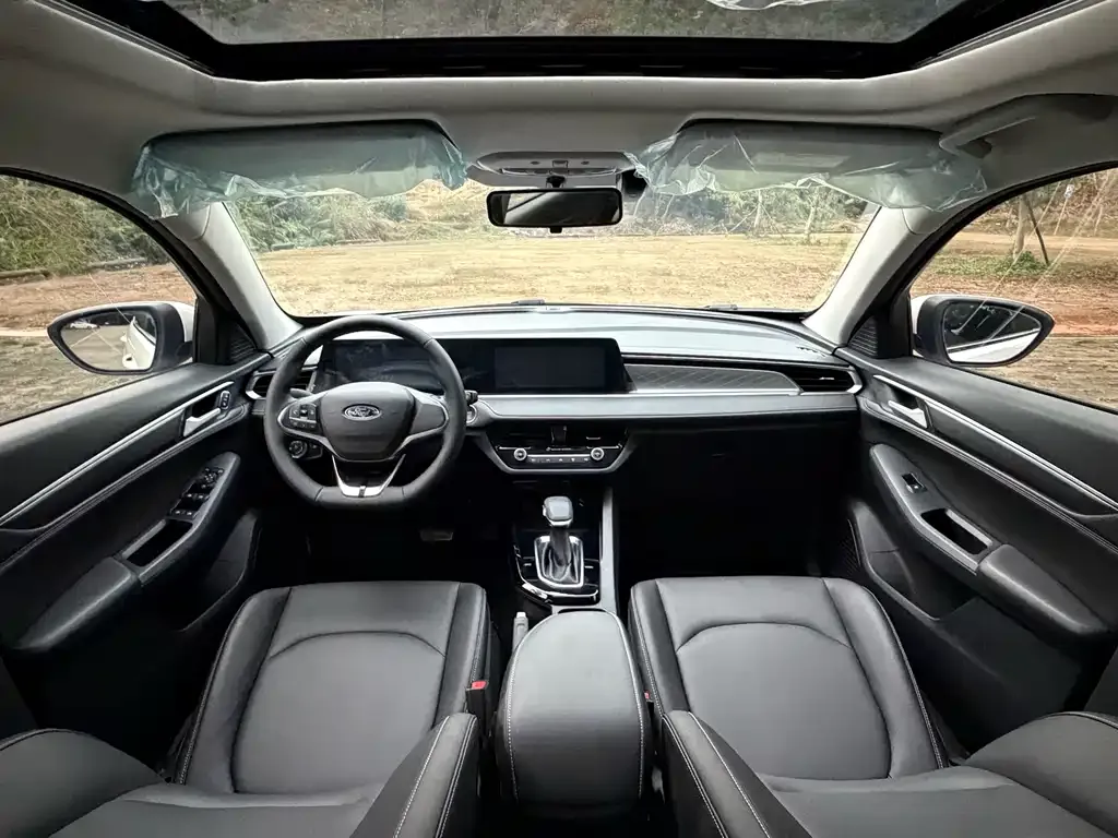 Ford Escort 2022 из CN, фото 2