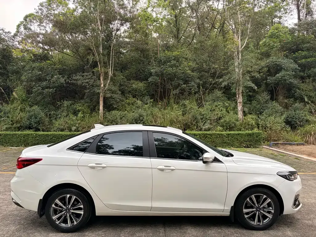 Ford Escort 2022 из CN, фото 7