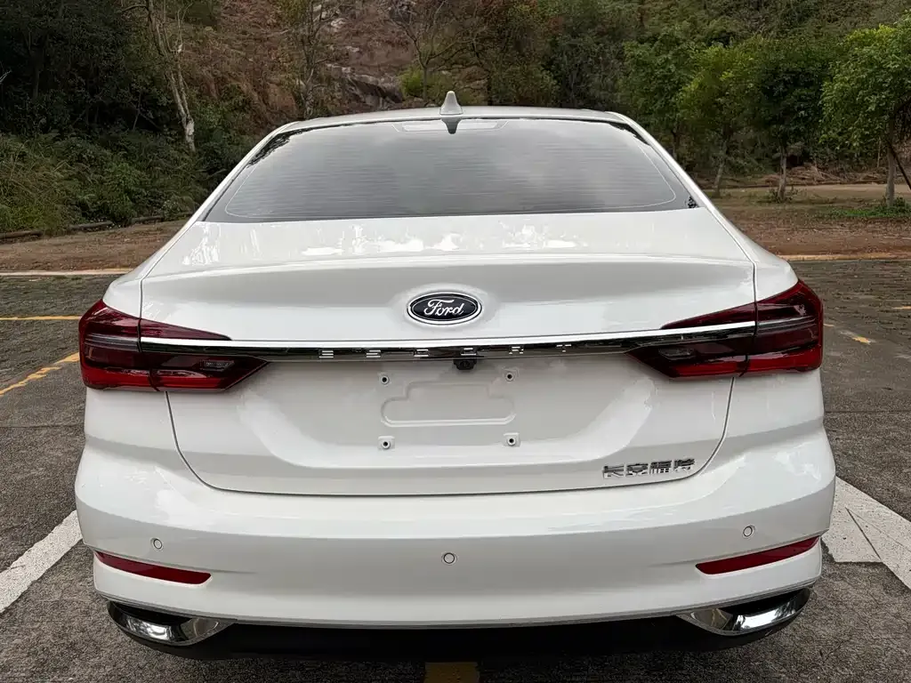 Ford Escort 2022 из CN, фото 5