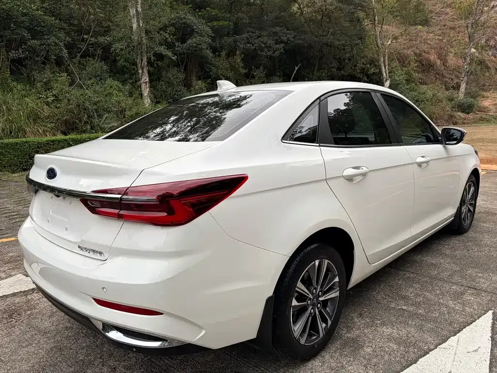 Ford Escort 2022 из CN, фото 3