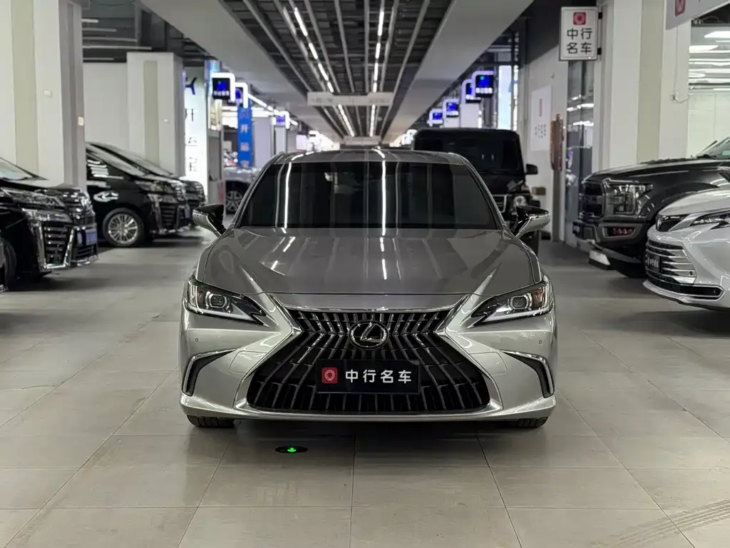 Lexus ES — фото 1