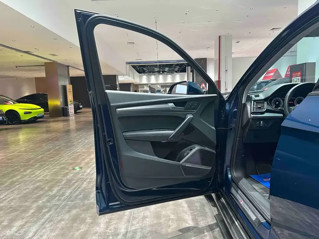 Audi Q5L — фото 7