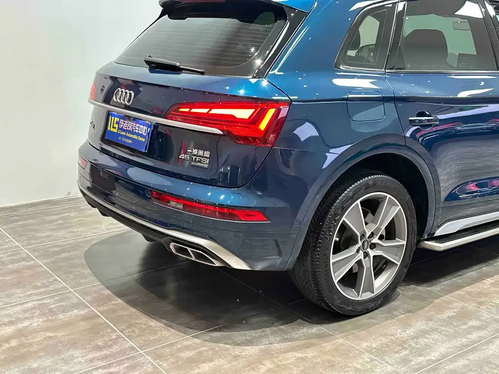 Audi Q5L — фото 9