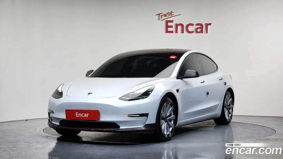 Tesla Model 3 — фото 1