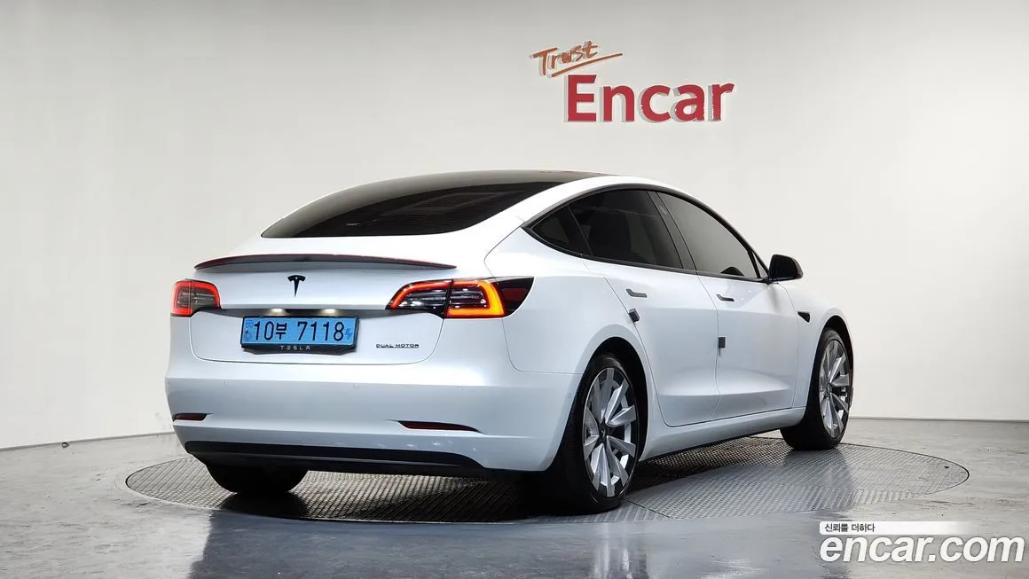 Tesla Model 3 — фото 4