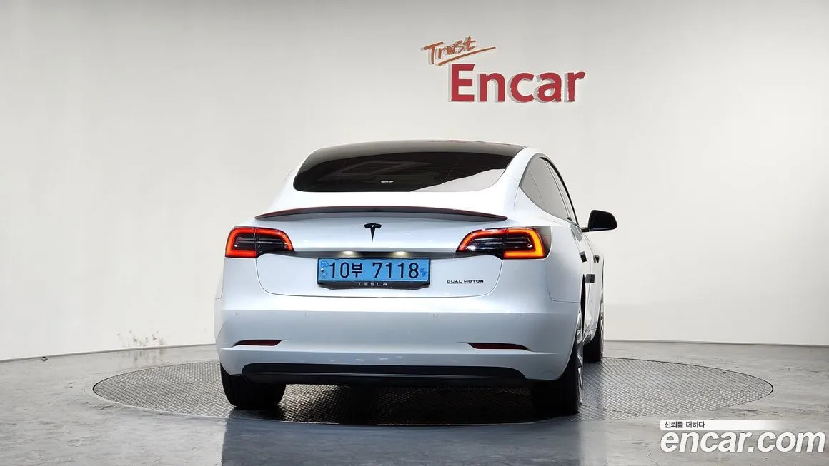Tesla Model 3 — фото 5