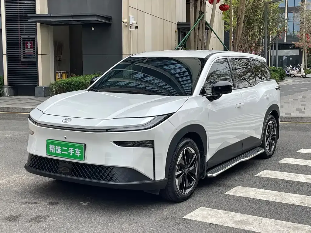 Toyota Platinum 3X 2025 из CN, фото 1