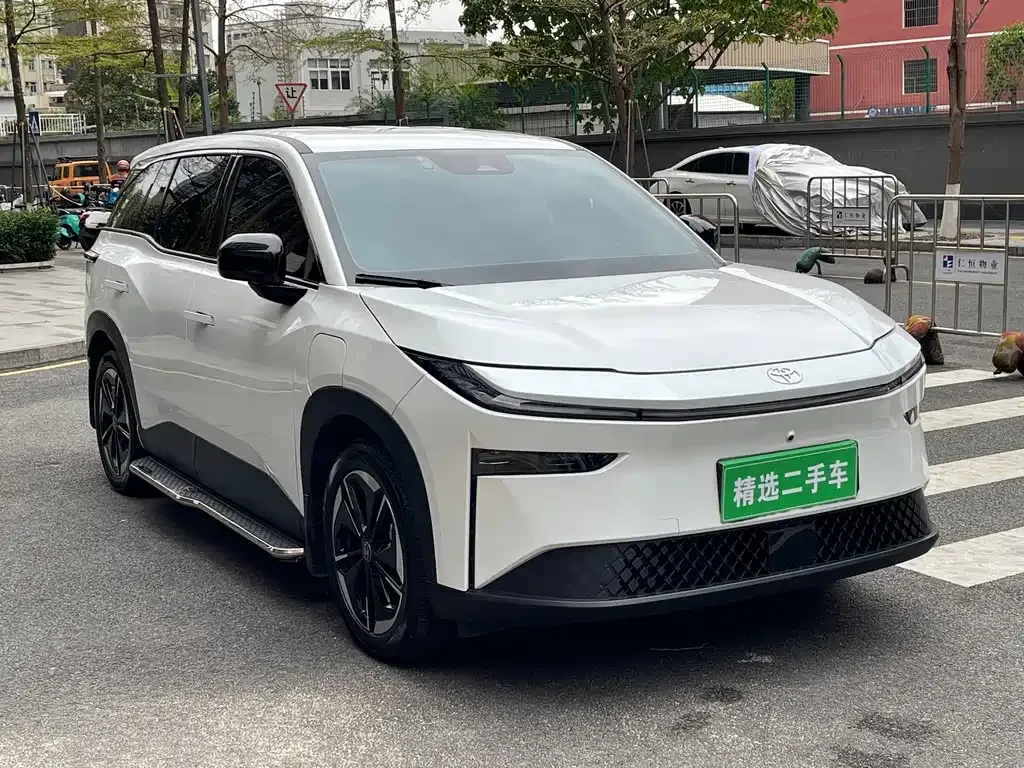 Toyota Platinum 3X 2025 из CN, фото 8
