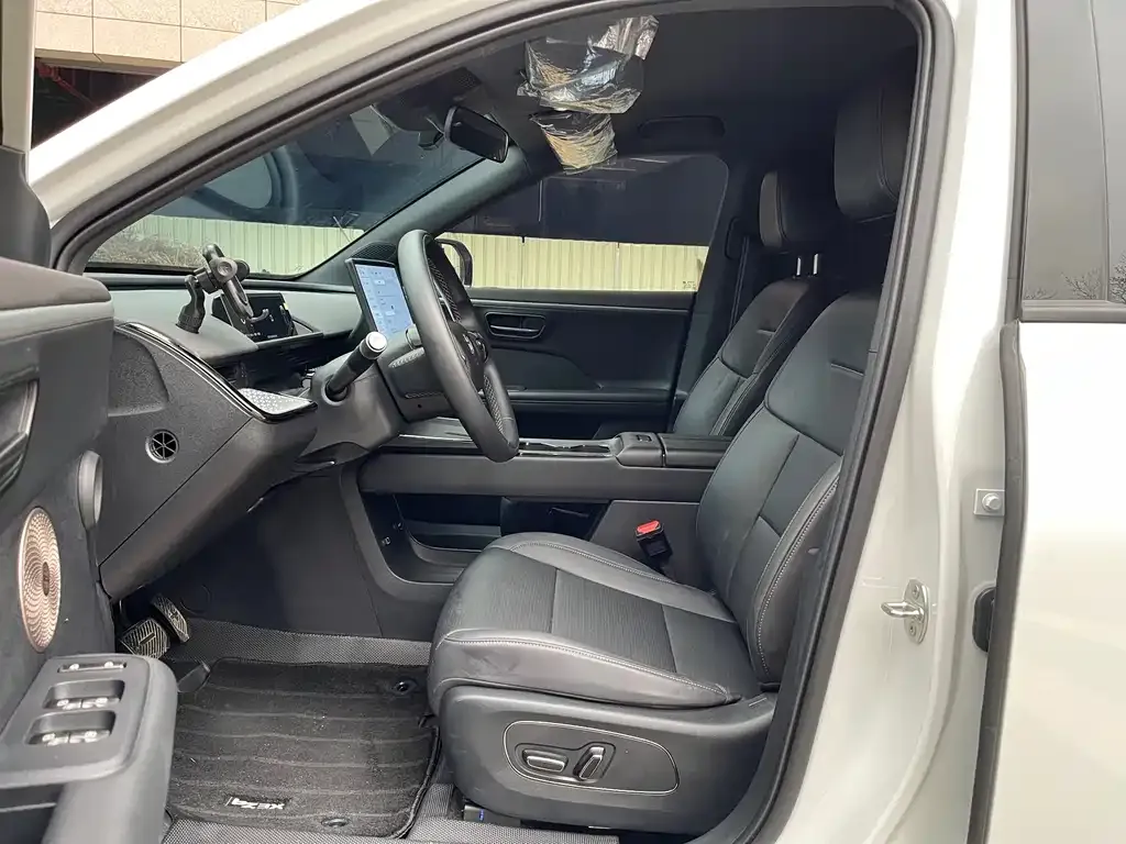 Toyota Platinum 3X 2025 из CN, фото 2