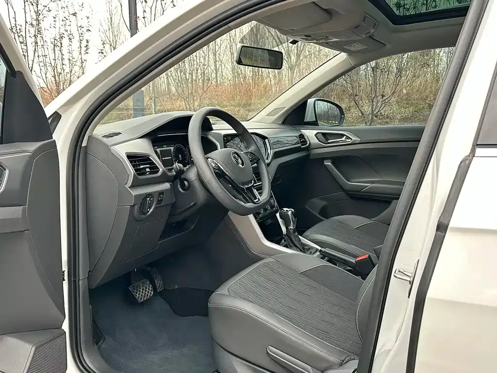 Volkswagen T-Cross — фото 10