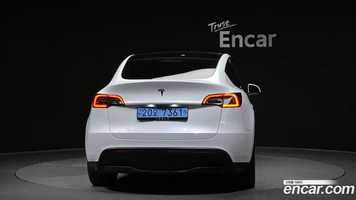 Tesla Model Y — фото 2