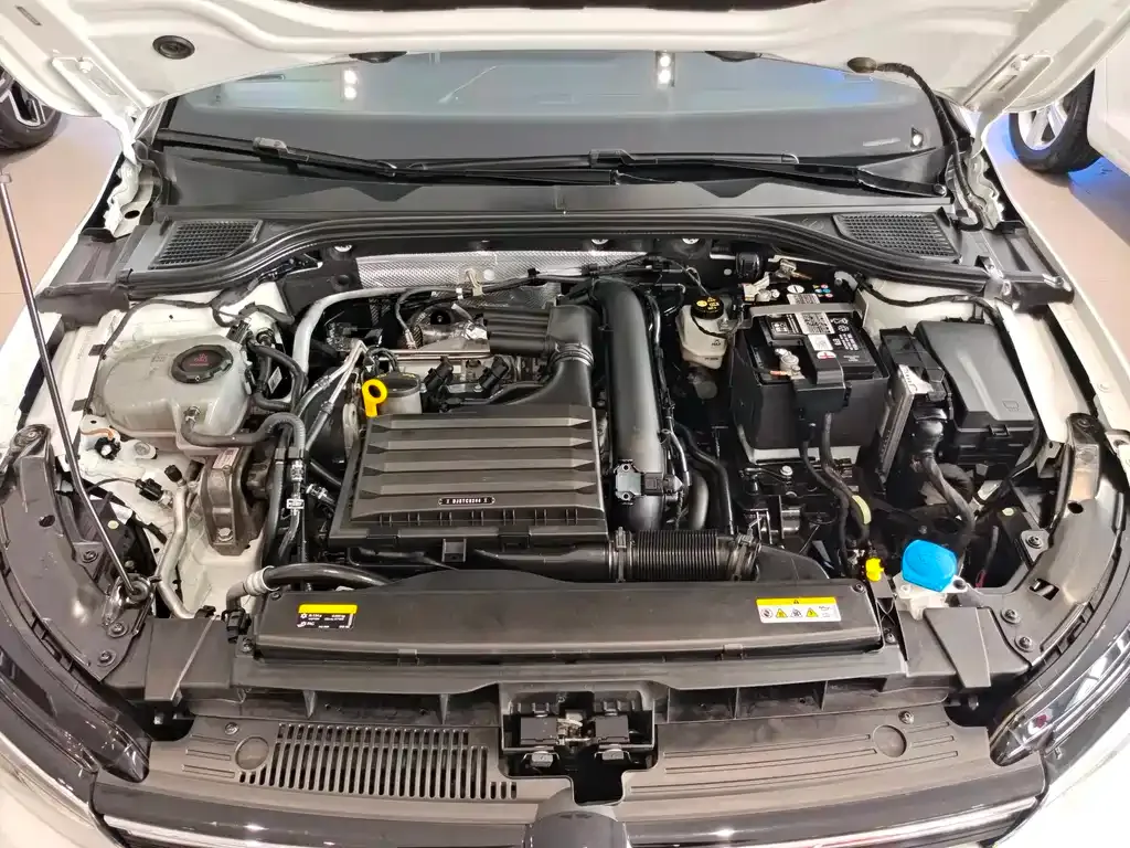 Volkswagen Golf 2022 из CN, фото 10