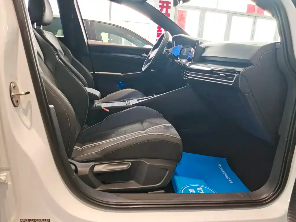 Volkswagen Golf 2022 из CN, фото 9