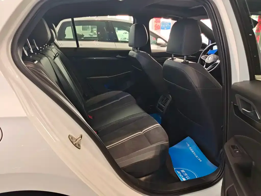 Volkswagen Golf 2022 из CN, фото 7