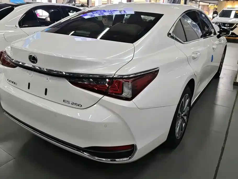 Lexus ES — фото 6