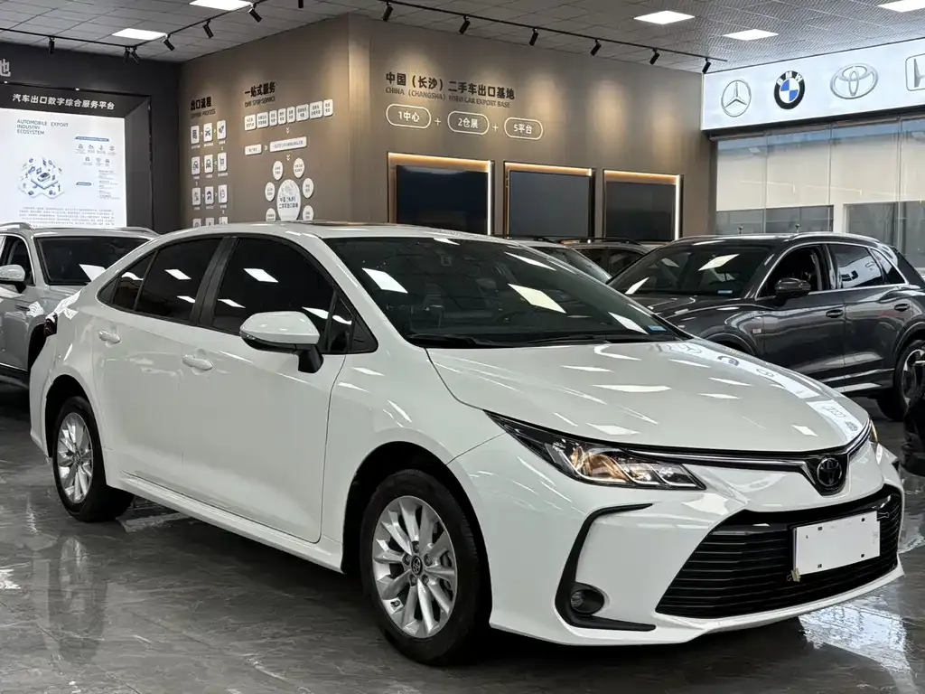 Toyota Corolla — фото 10
