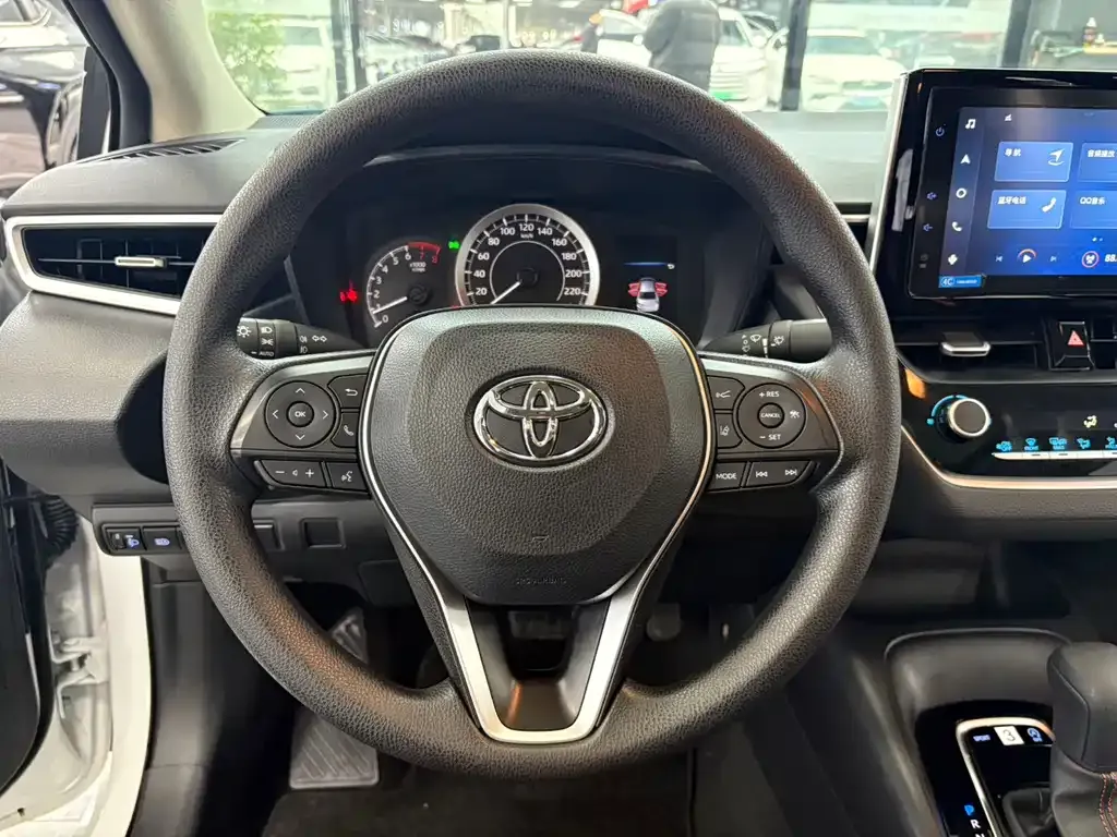 Toyota Corolla — фото 8