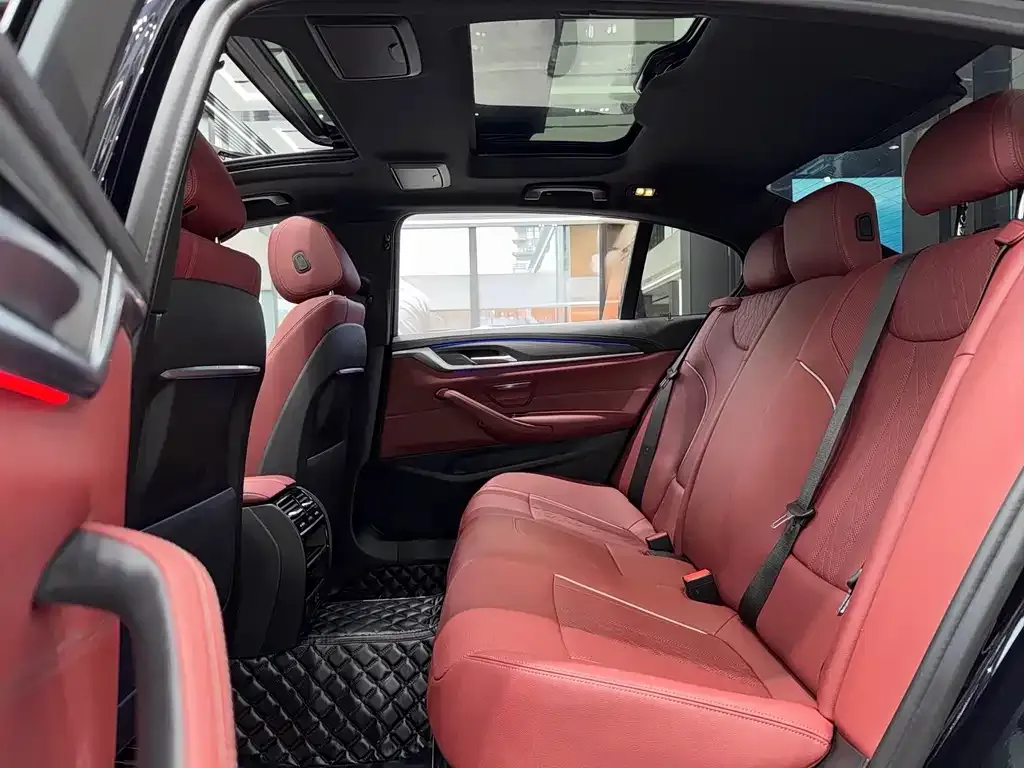 BMW 5 Series 2021 из CN, фото 2