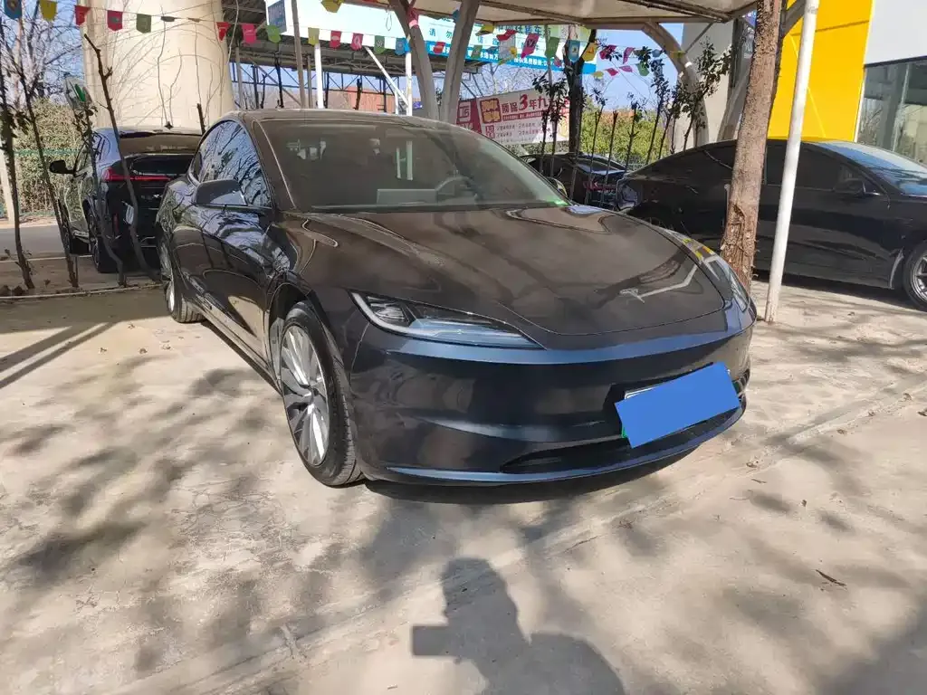 Tesla Model 3 — фото 1