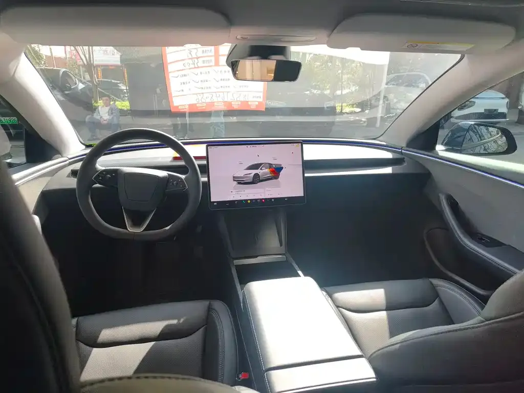 Tesla Model 3 — фото 7