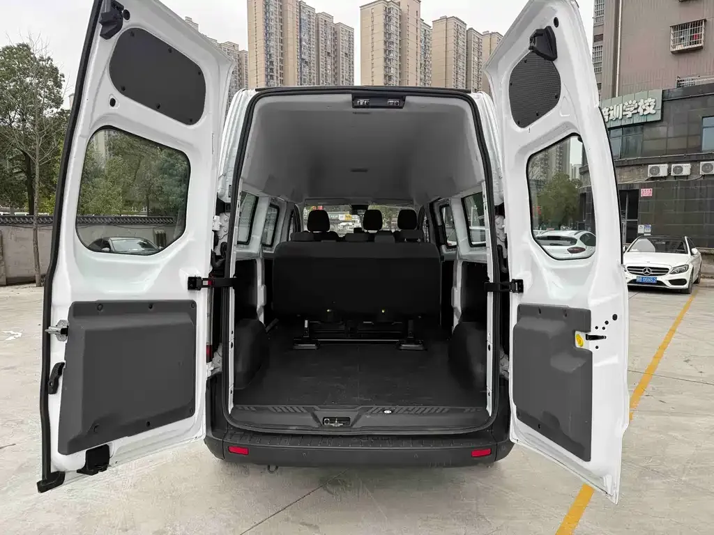 Ford Transit 2024 из CN, фото 3