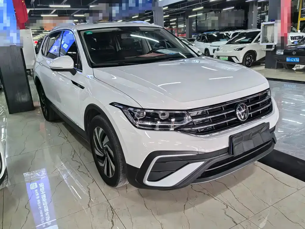 Volkswagen Tiguan L — фото 3