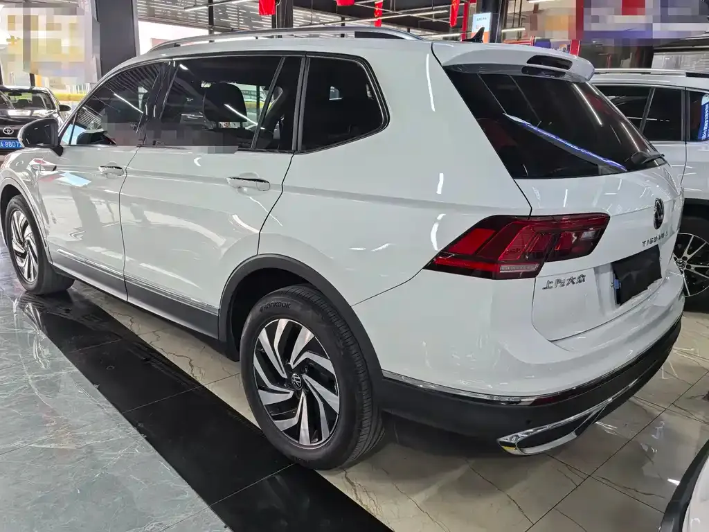 Volkswagen Tiguan L — фото 5