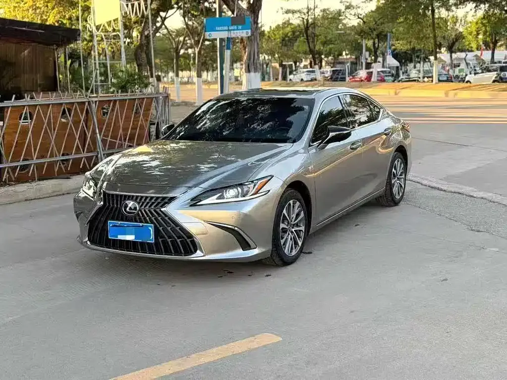 Lexus ES — фото 1