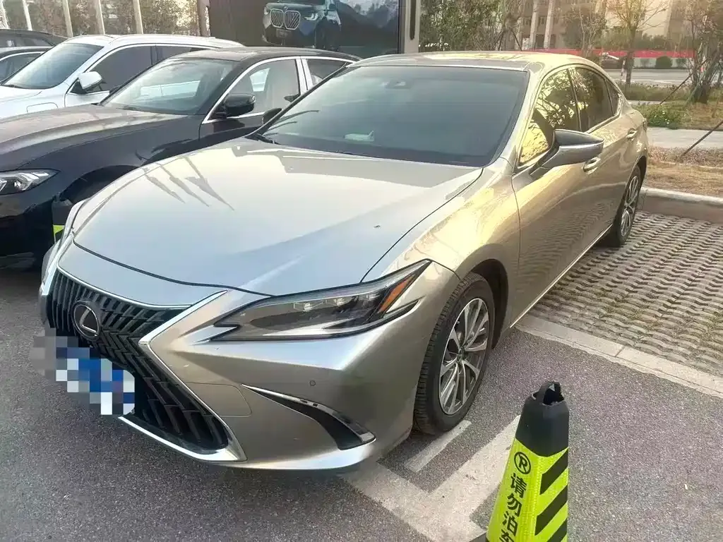 Lexus ES — фото 9