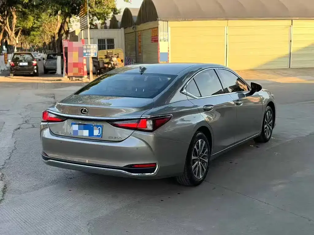 Lexus ES — фото 8