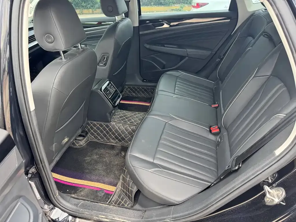 Volkswagen Passat — фото 8
