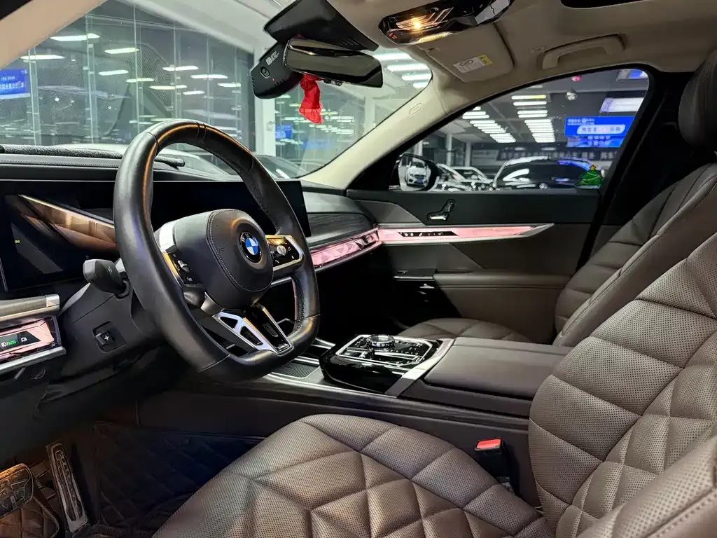 BMW 7 Series 2024 из CN, фото 8