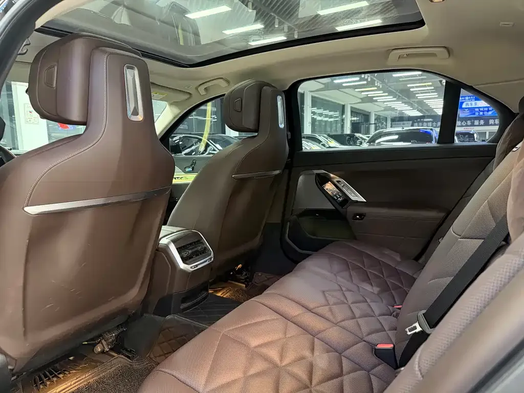 BMW 7 Series 2024 из CN, фото 5