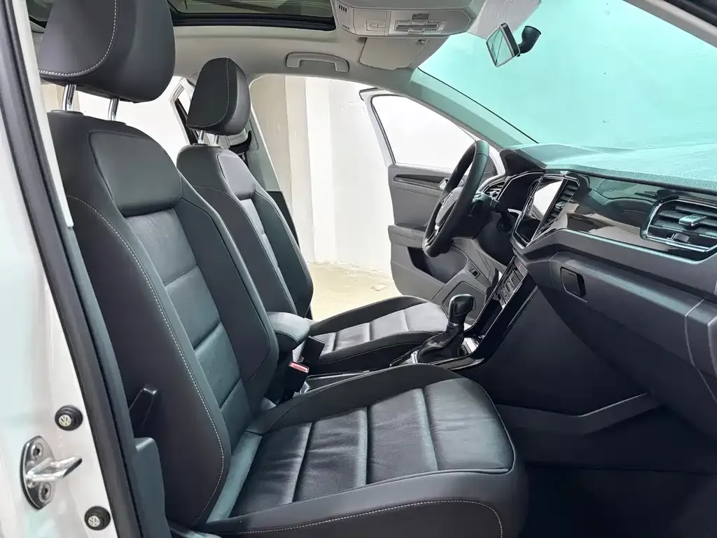 Volkswagen T-Roc — фото 5